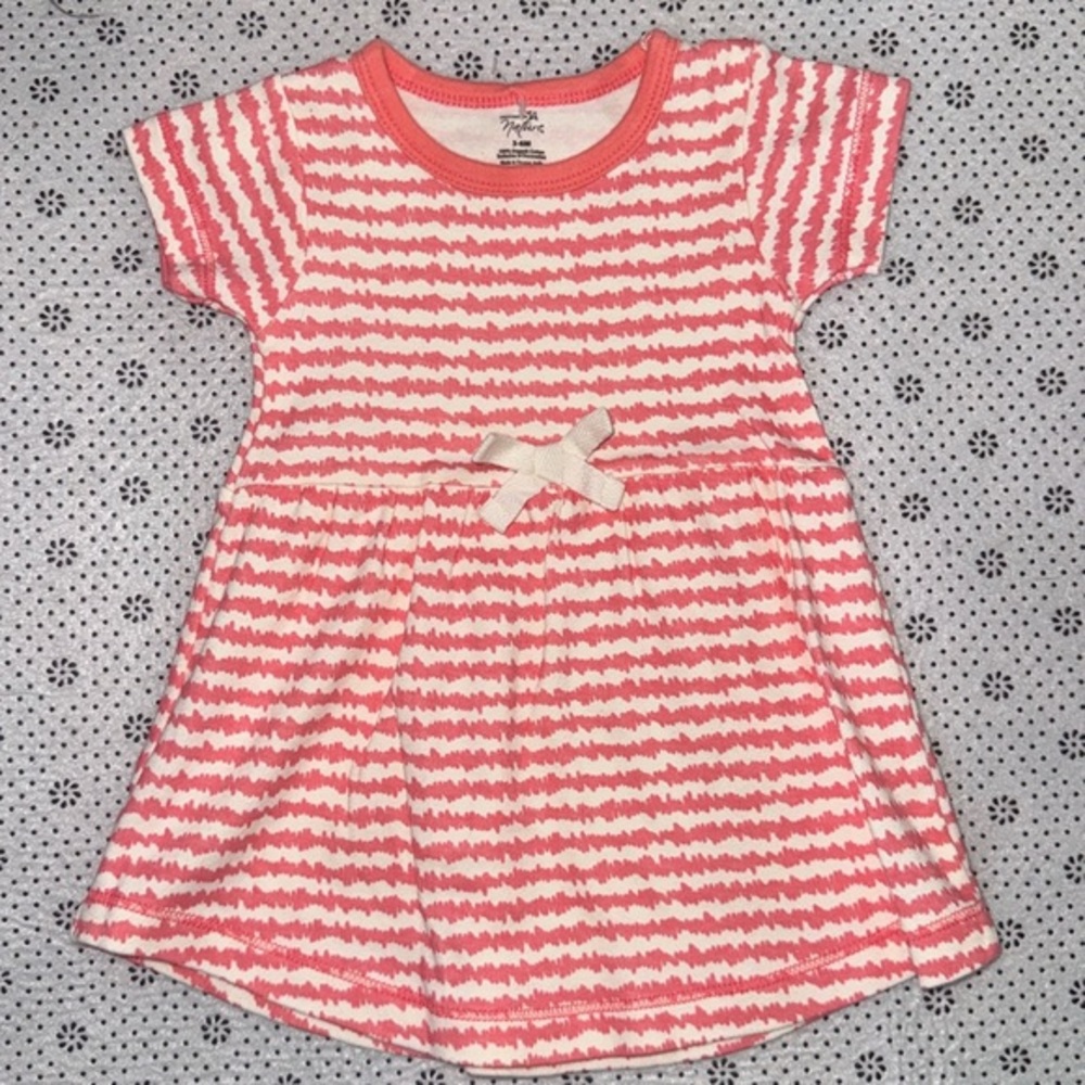 🛍 PRETTY LITTLE GIRLS DRESS SIZE 3-6 MONTHS 🛍